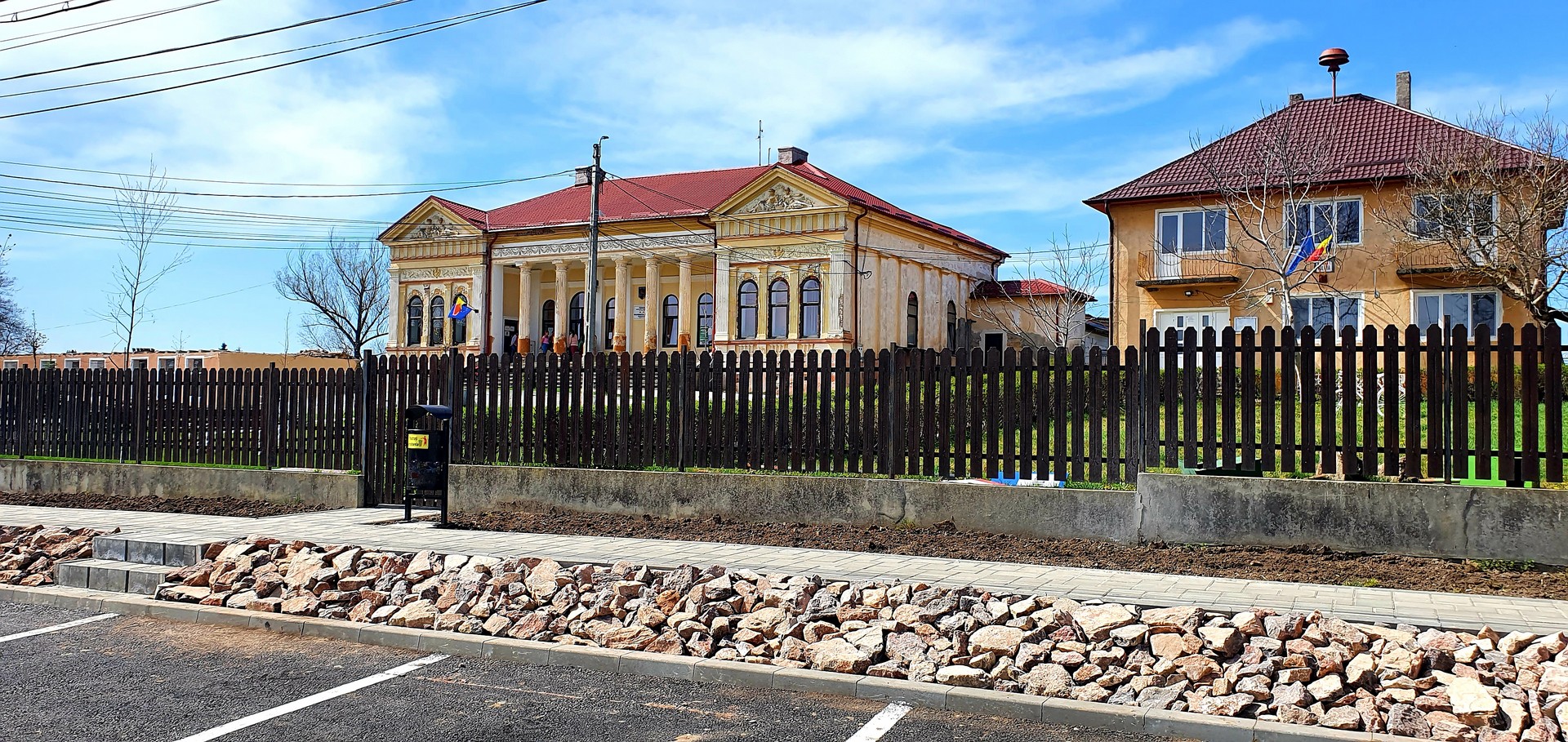 Clădirea Primăriei Săcășeni